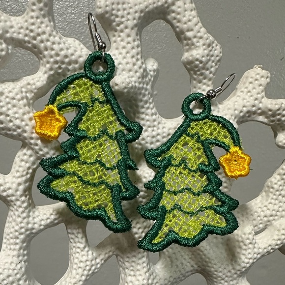 Embroidered Freestanding Lace Green Christmas Tree Earrings with a yellow star - Picture 2 of 2